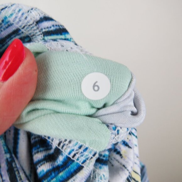 LULULEMON Women's Wunder Under Crop in Blurry Belle Multi 6 High Rise Legging - Picture 7 of 7